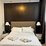 Donna Crescenza 4*